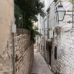 Located Duplex Apartment *